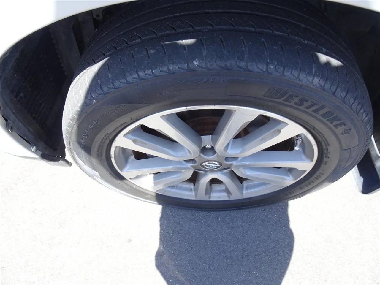 Nissan Pathfinder 2WD 4dr SV 2014