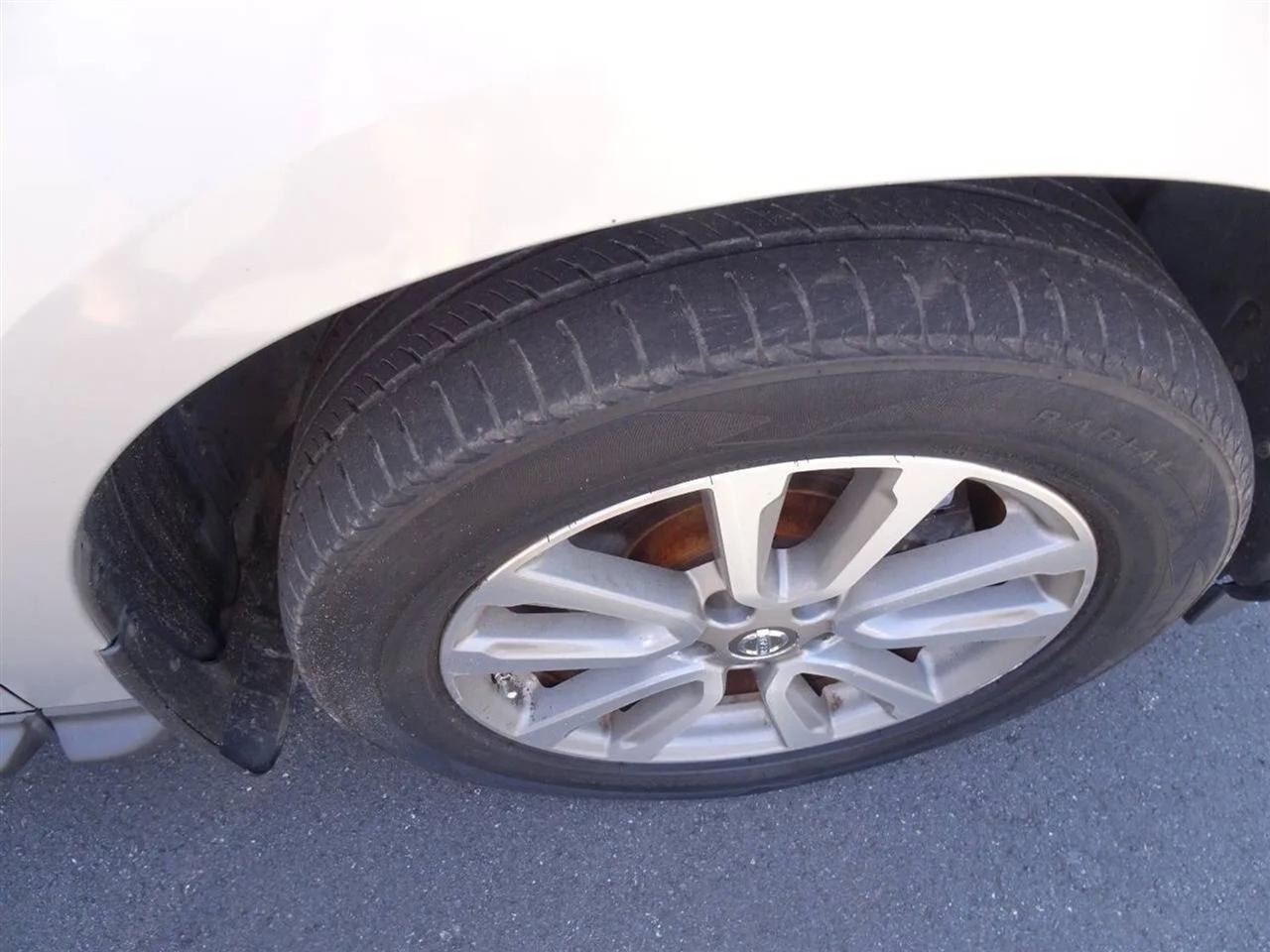 Nissan Pathfinder 2WD 4dr SV 2014