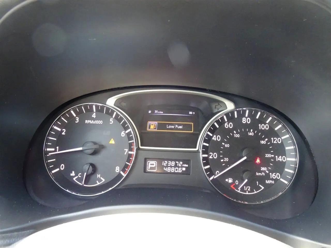 Nissan Pathfinder 2WD 4dr SV 2014