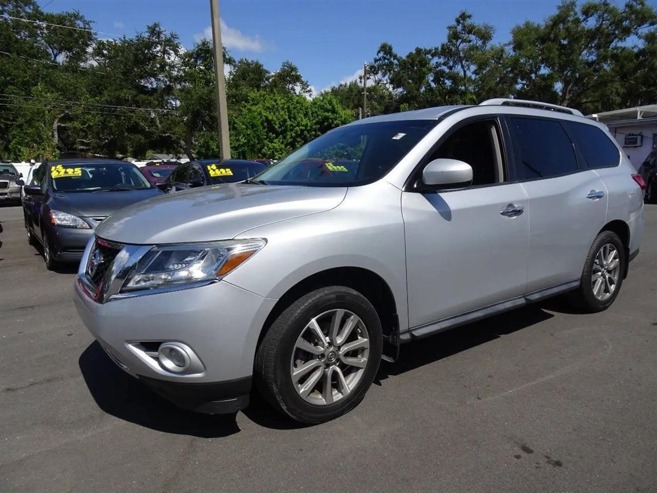 Nissan Pathfinder 2WD 4dr SV 2014