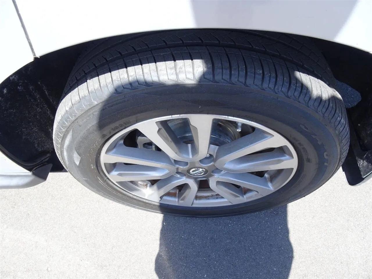 Nissan Pathfinder 2WD 4dr SV 2014