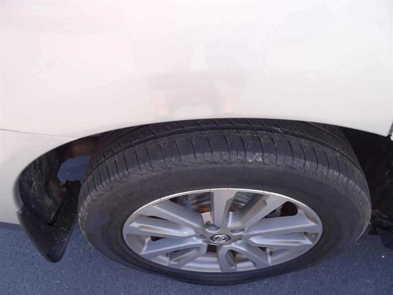 Nissan Pathfinder 2WD 4dr SV 2014