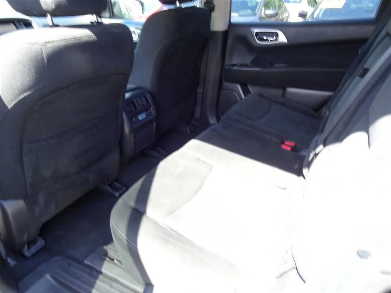 Nissan Pathfinder 2WD 4dr SV 2014