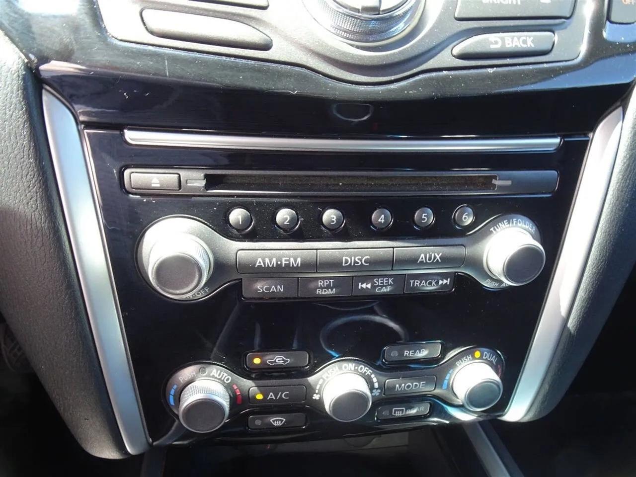 Nissan Pathfinder 2WD 4dr SV 2014