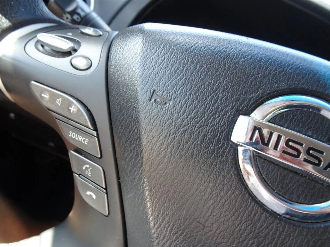 Nissan Pathfinder 2WD 4dr SV 2014