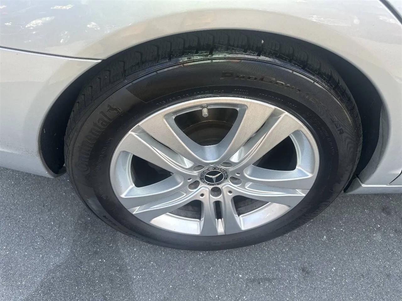 Mercedes-Benz S-Class 4dr Sdn 5.5L V8 RWD 2007