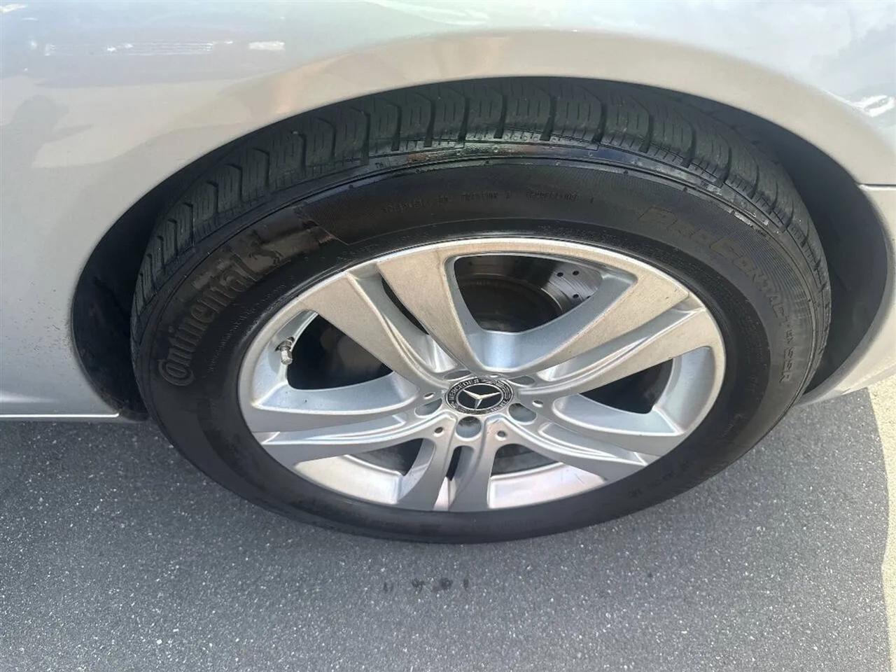 Mercedes-Benz S-Class 4dr Sdn 5.5L V8 RWD 2007