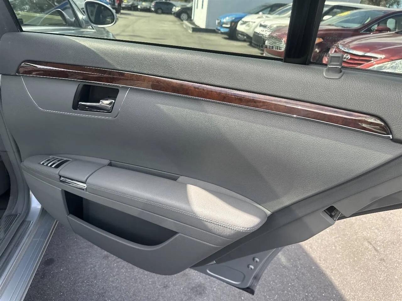 Mercedes-Benz S-Class 4dr Sdn 5.5L V8 RWD 2007