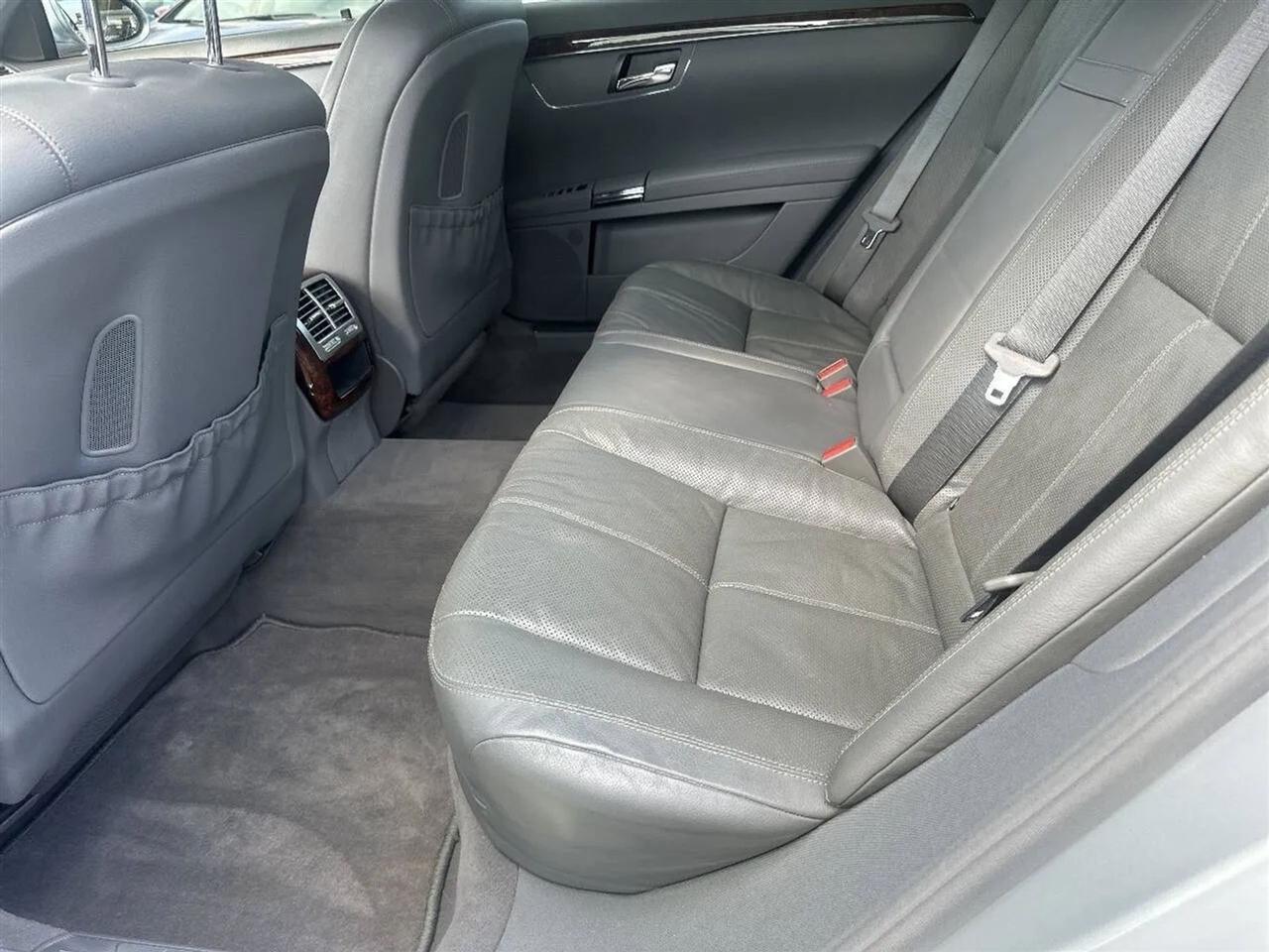 Mercedes-Benz S-Class 4dr Sdn 5.5L V8 RWD 2007