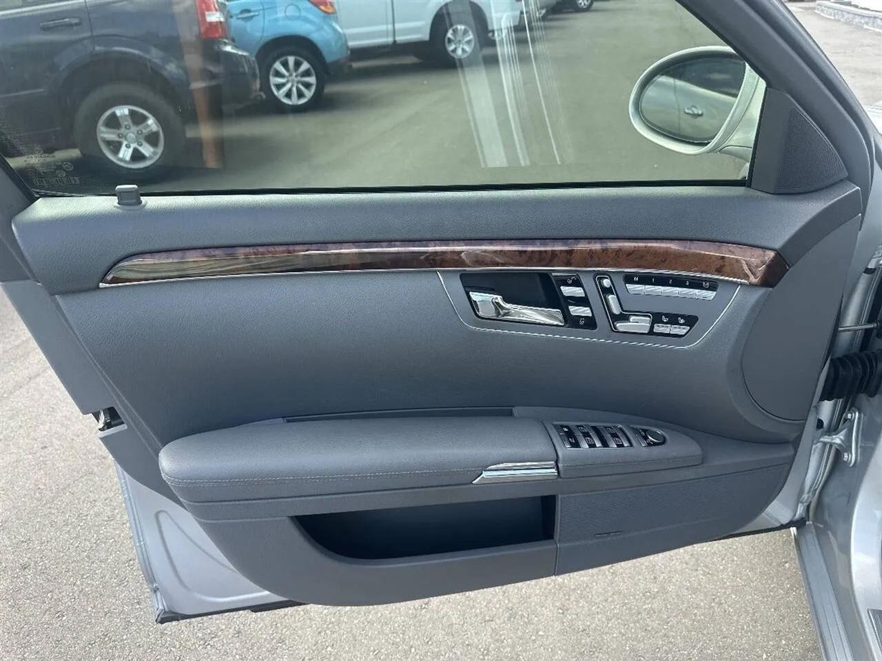 Mercedes-Benz S-Class 4dr Sdn 5.5L V8 RWD 2007