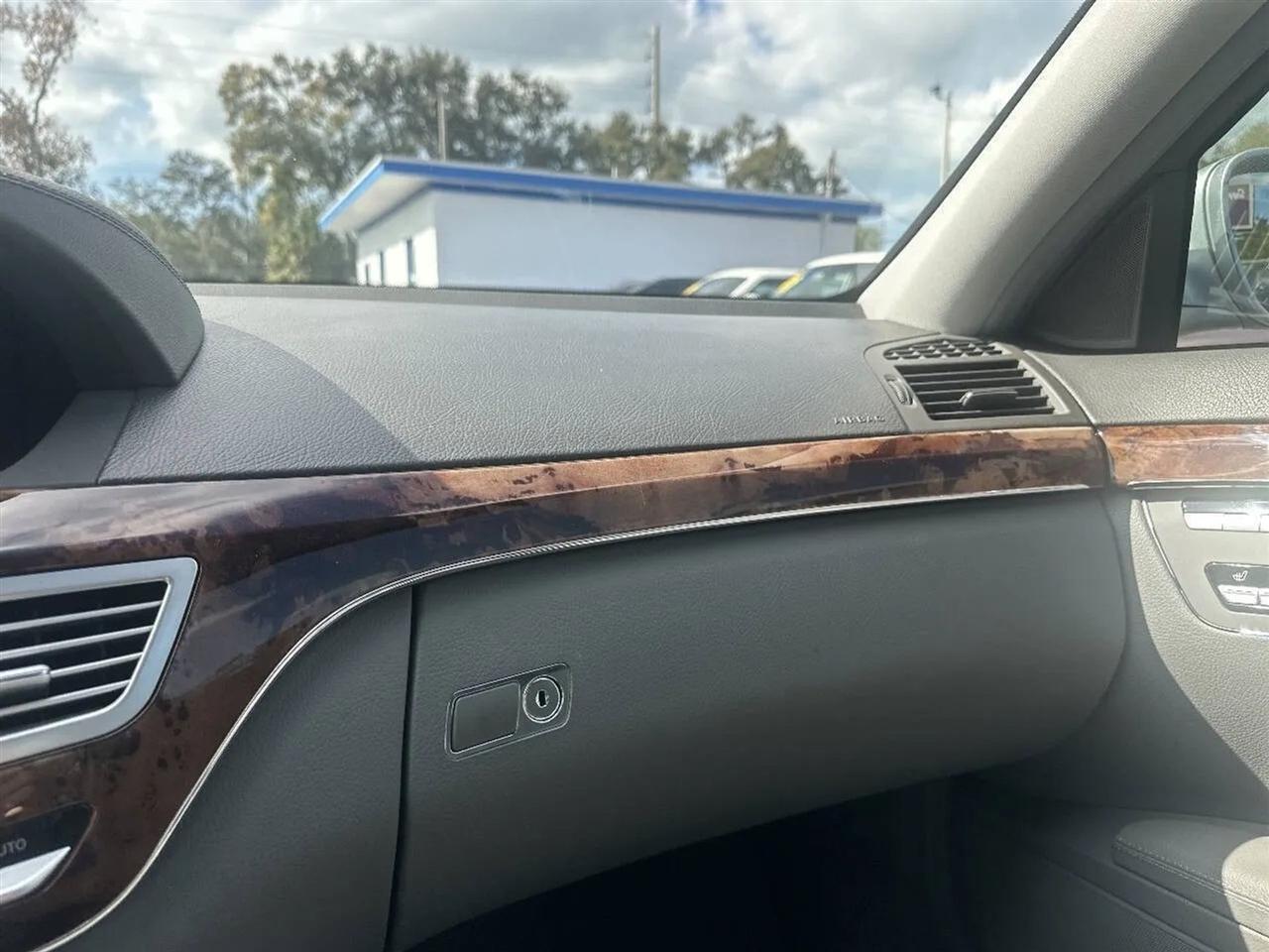 Mercedes-Benz S-Class 4dr Sdn 5.5L V8 RWD 2007