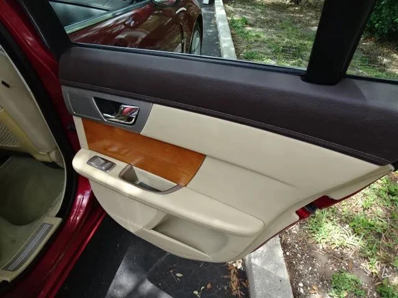 Jaguar XF 4dr Sdn Luxury 2009