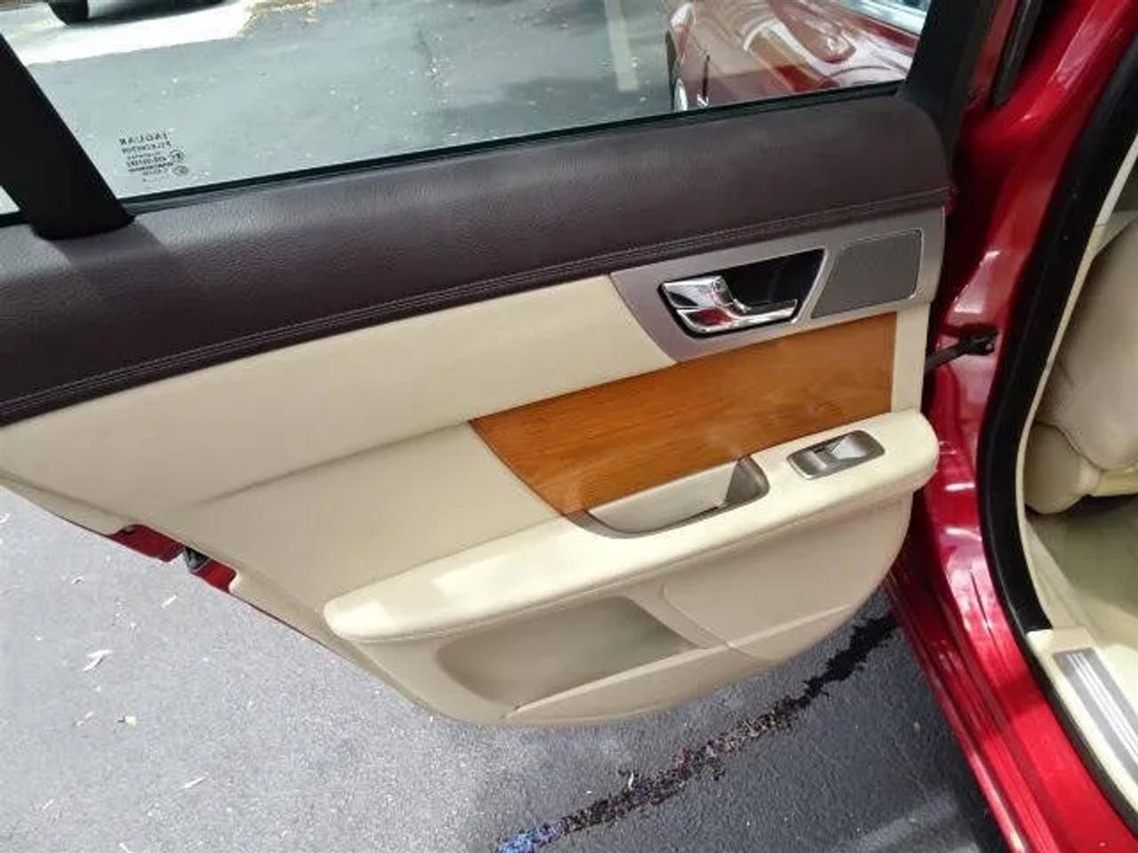 Jaguar XF 4dr Sdn Luxury 2009