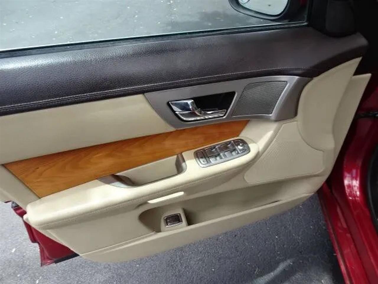 Jaguar XF 4dr Sdn Luxury 2009