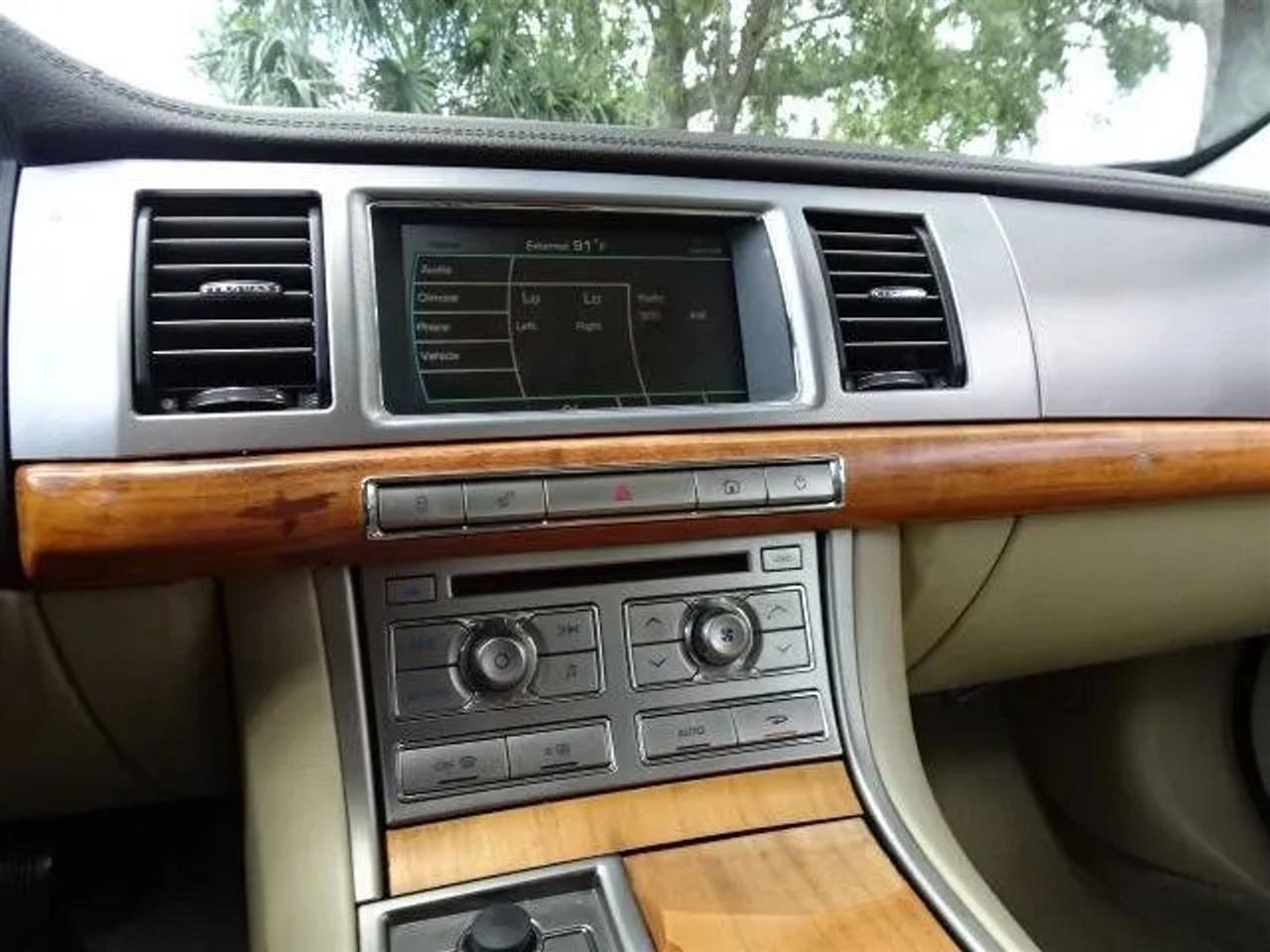 Jaguar XF 4dr Sdn Luxury 2009