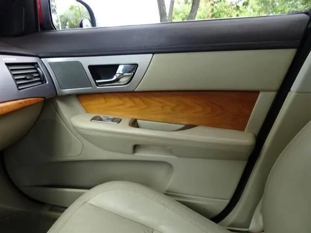 Jaguar XF 4dr Sdn Luxury 2009