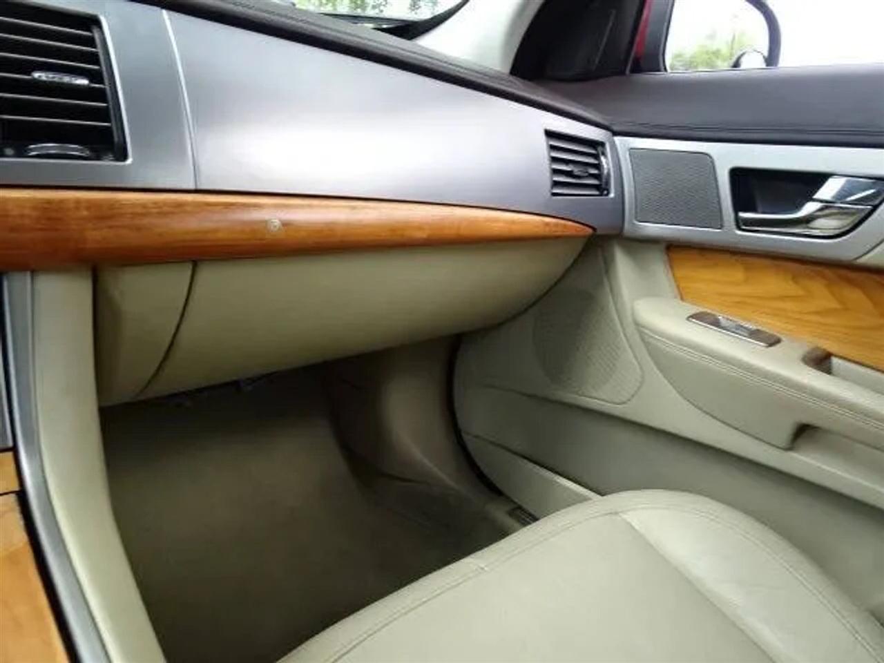 Jaguar XF 4dr Sdn Luxury 2009