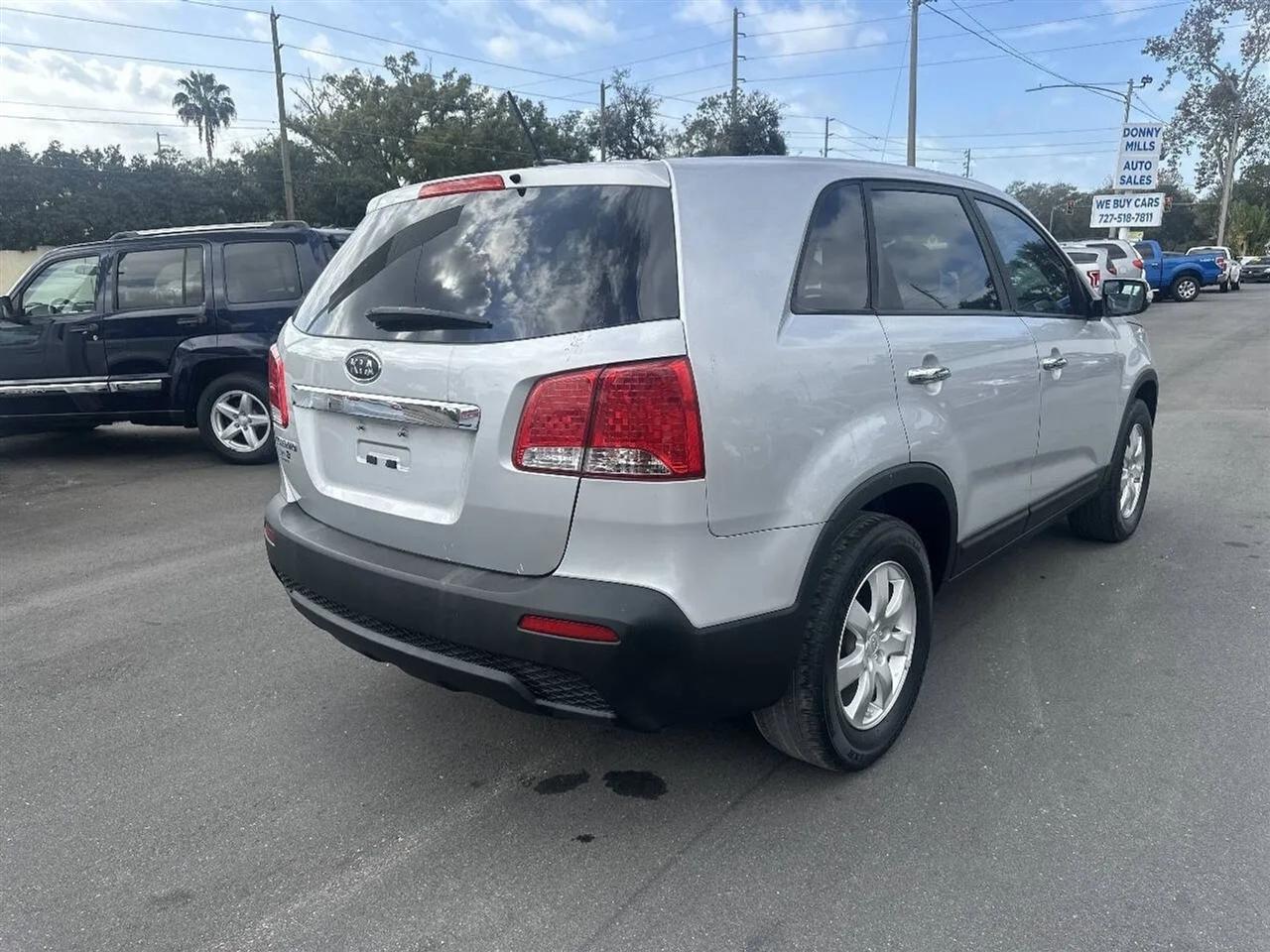 Kia Sorento 2WD 4dr I4 LX 2011