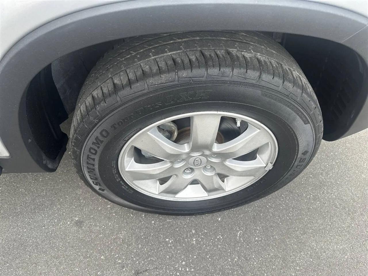 Kia Sorento 2WD 4dr I4 LX 2011