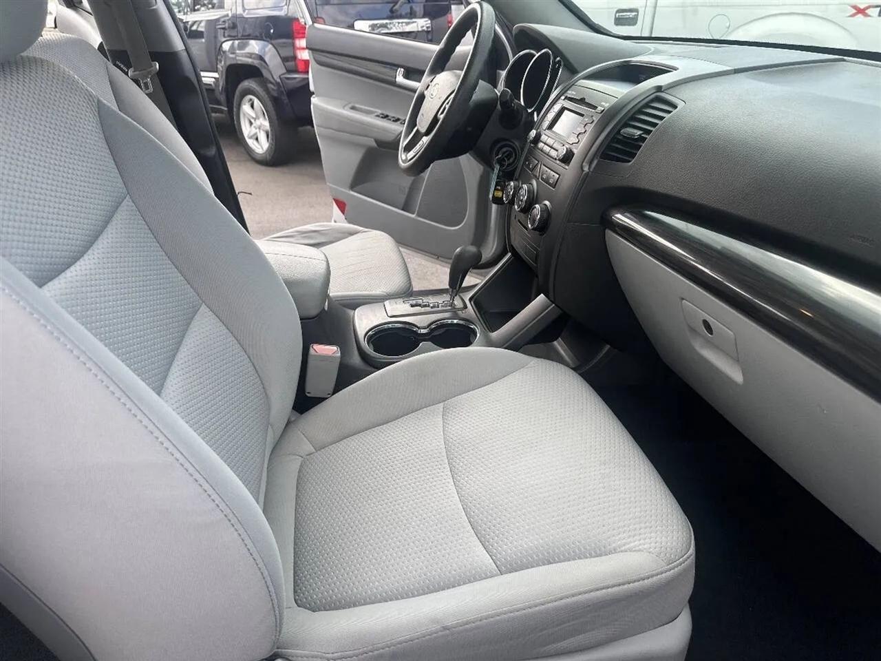 Kia Sorento 2WD 4dr I4 LX 2011