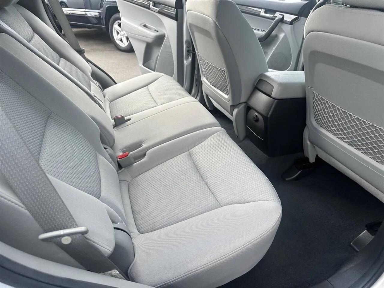 Kia Sorento 2WD 4dr I4 LX 2011