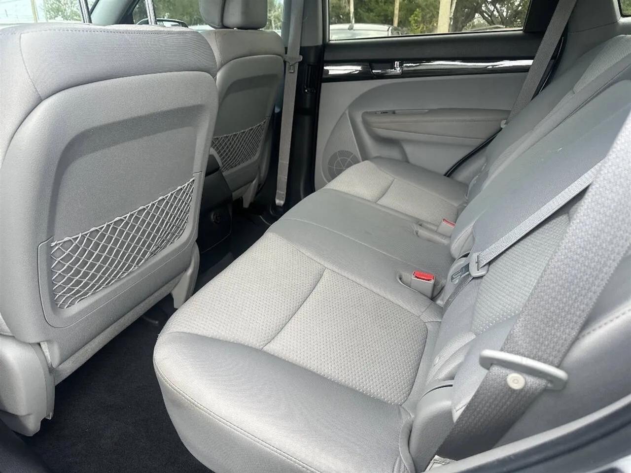 Kia Sorento 2WD 4dr I4 LX 2011