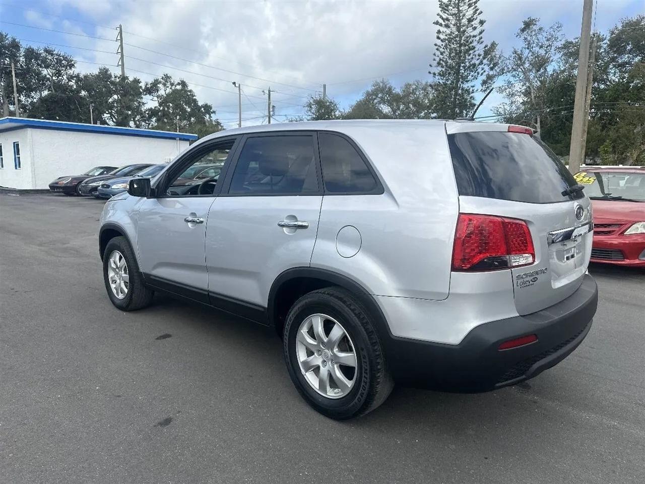 Kia Sorento 2WD 4dr I4 LX 2011