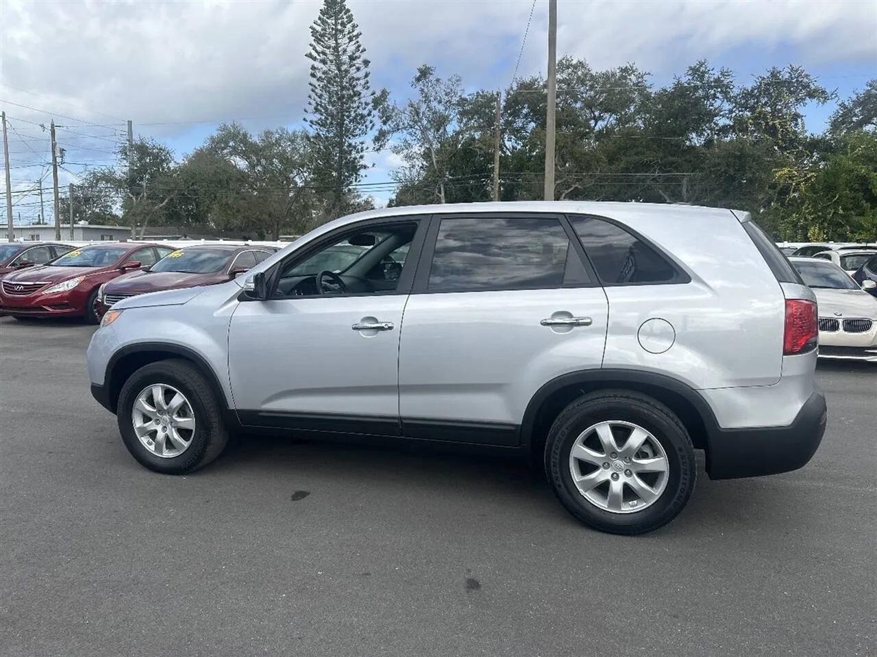 Kia Sorento 2WD 4dr I4 LX 2011