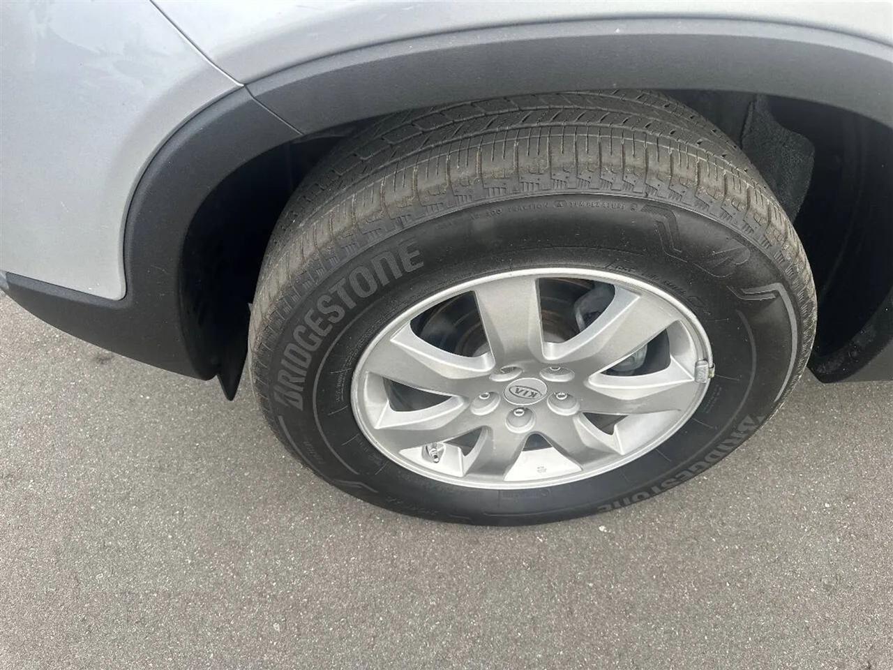 Kia Sorento 2WD 4dr I4 LX 2011