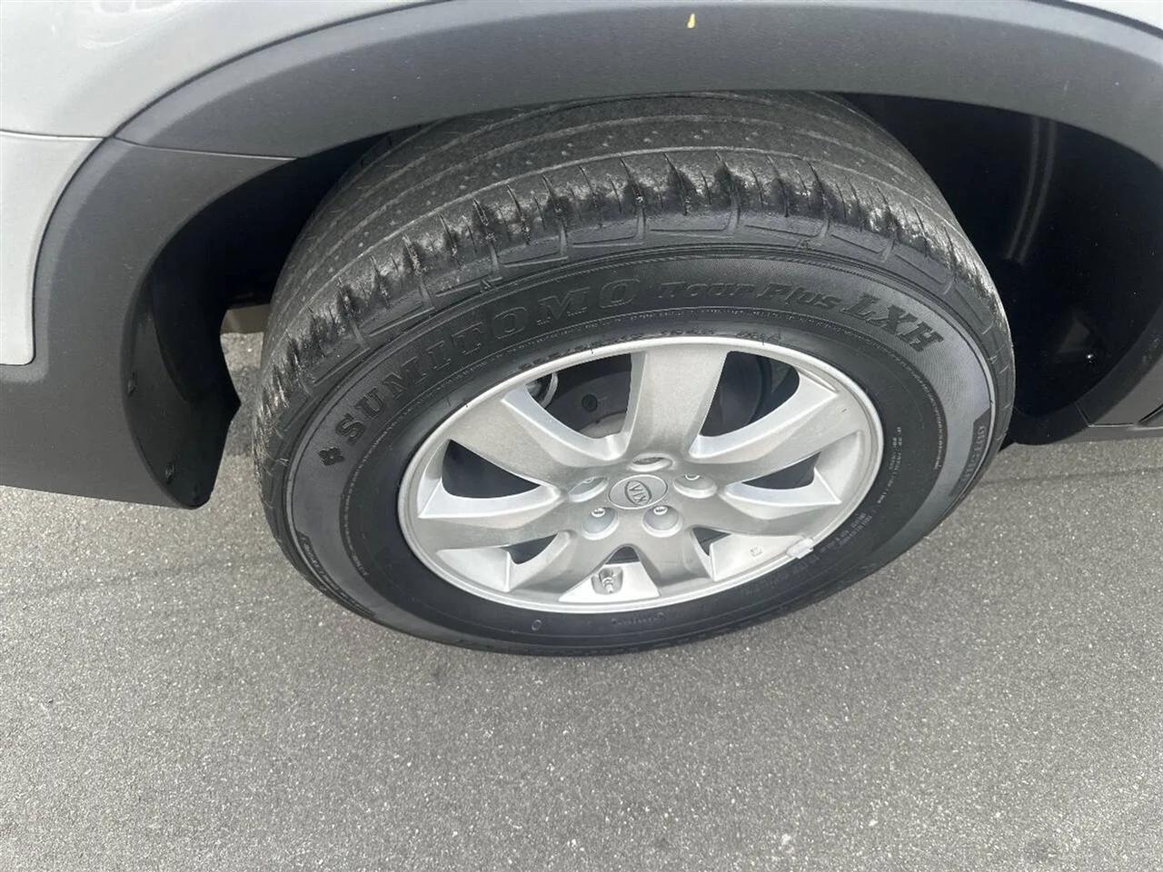 Kia Sorento 2WD 4dr I4 LX 2011