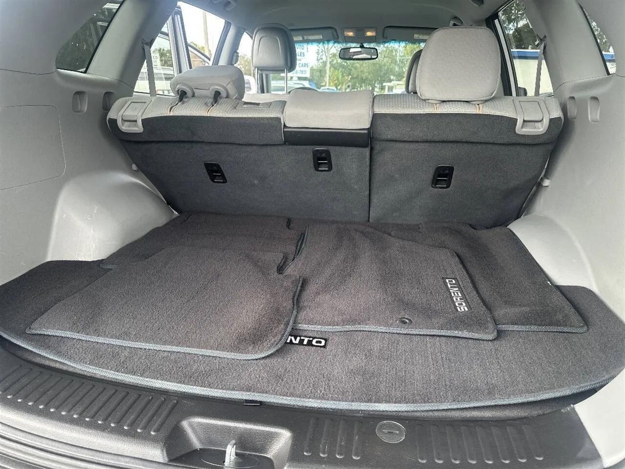 Kia Sorento 2WD 4dr I4 LX 2011