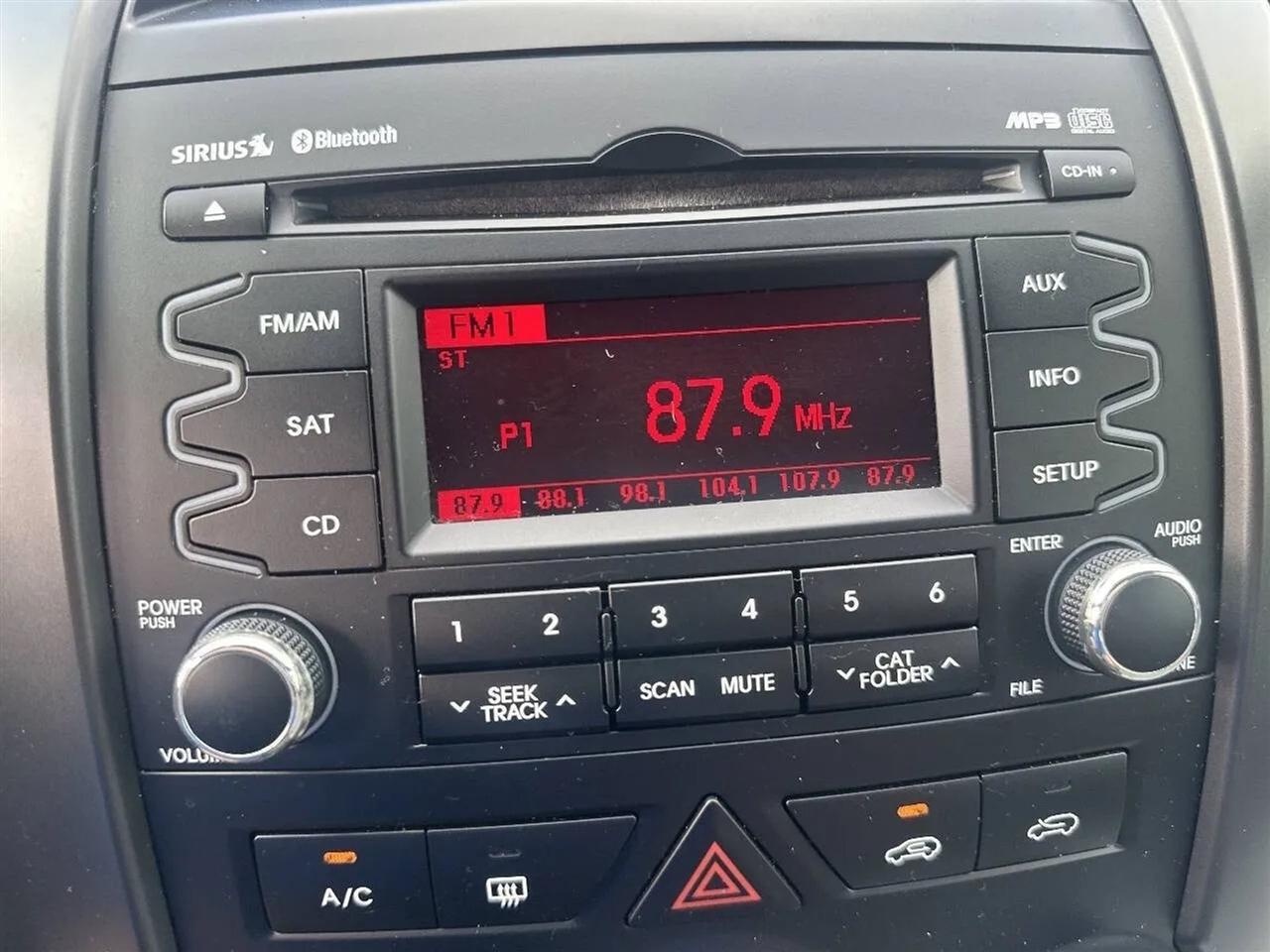 Kia Sorento 2WD 4dr I4 LX 2011