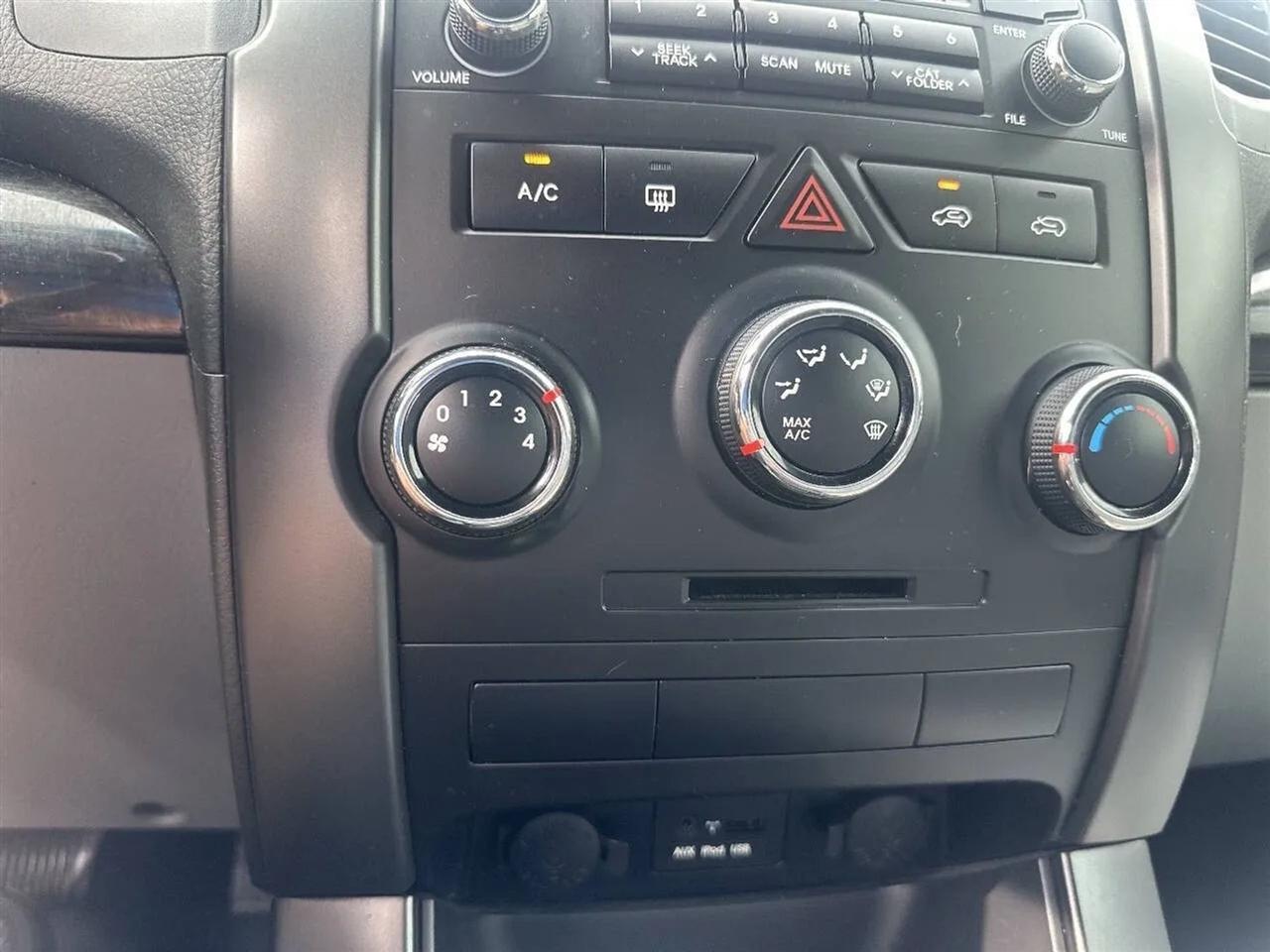 Kia Sorento 2WD 4dr I4 LX 2011