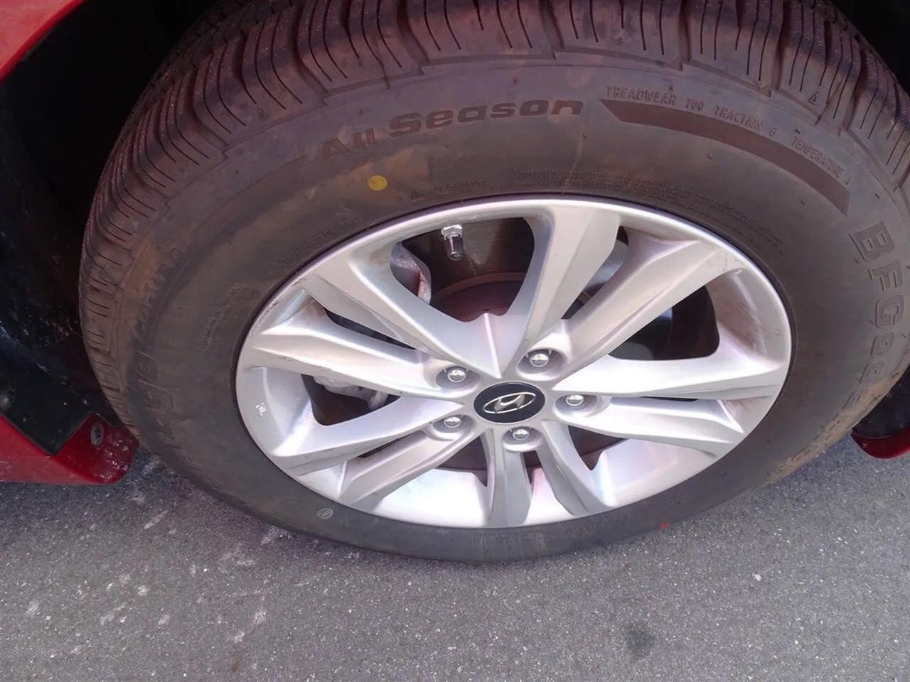 Hyundai Sonata 4dr Sdn 2.4L Auto GLS 2011