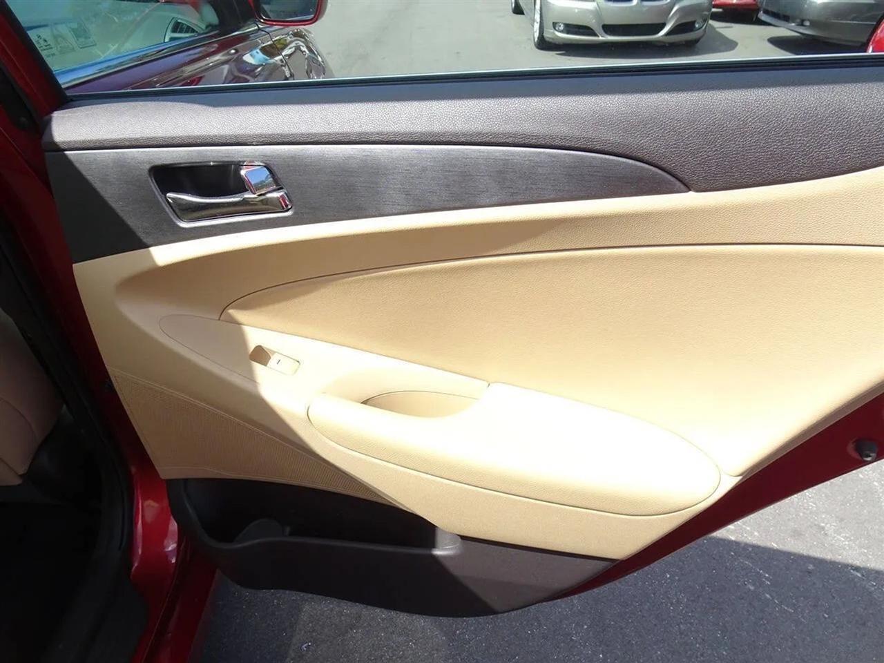 Hyundai Sonata 4dr Sdn 2.4L Auto GLS 2011