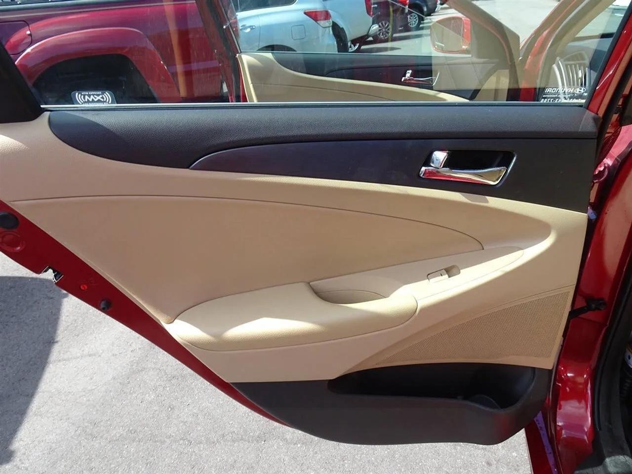 Hyundai Sonata 4dr Sdn 2.4L Auto GLS 2011