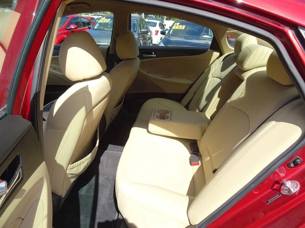 Hyundai Sonata 4dr Sdn 2.4L Auto GLS 2011