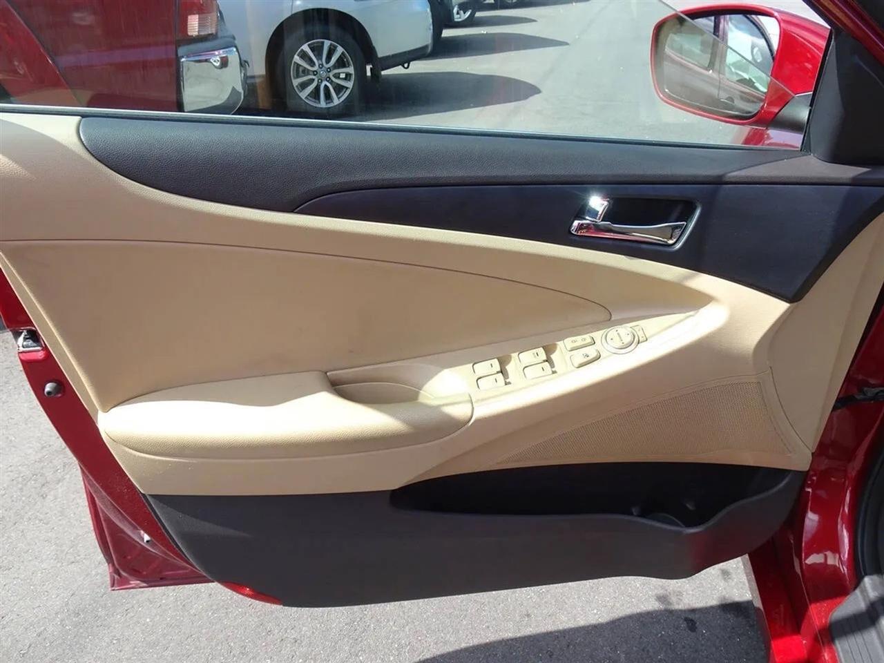 Hyundai Sonata 4dr Sdn 2.4L Auto GLS 2011