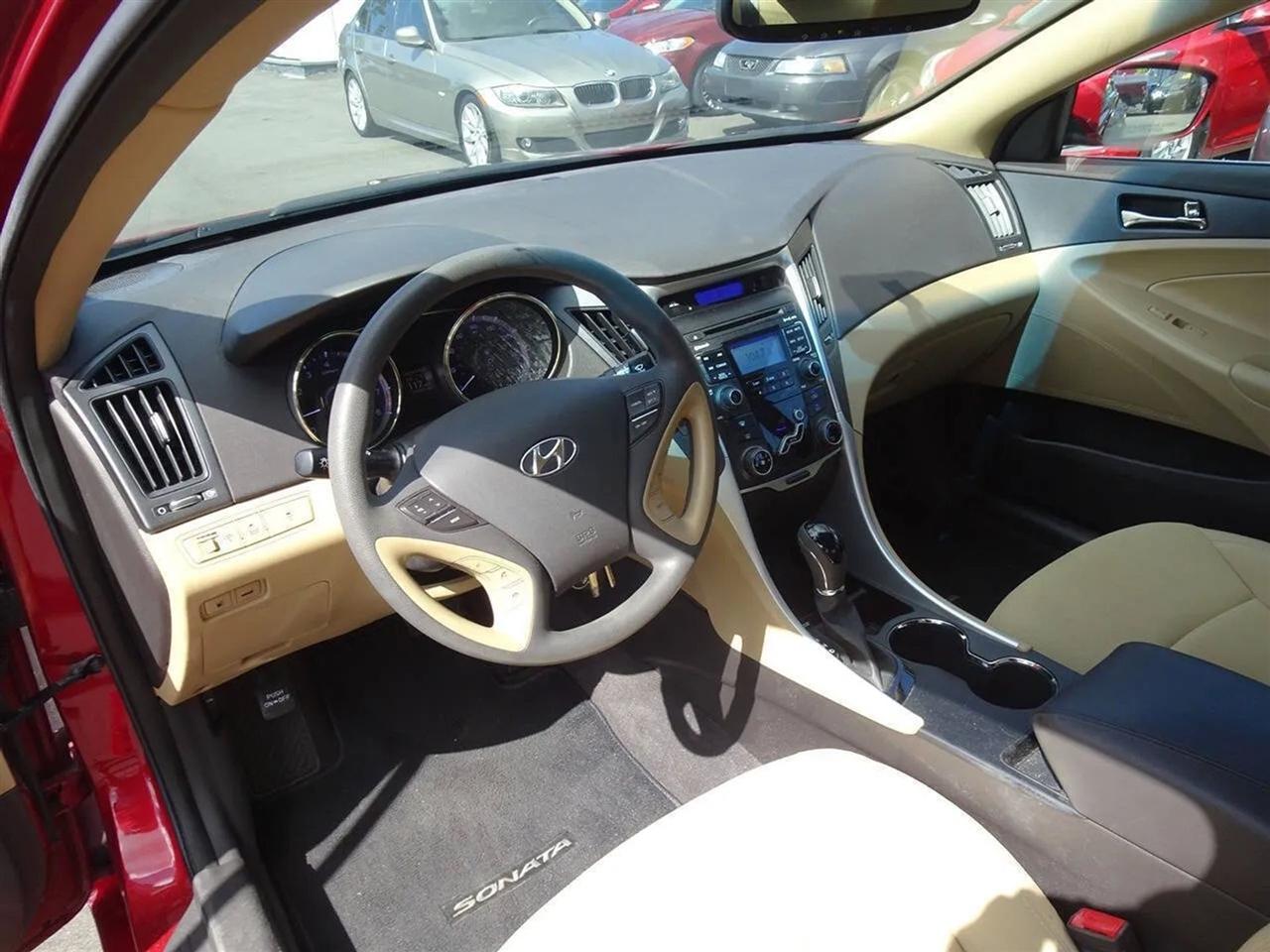 Hyundai Sonata 4dr Sdn 2.4L Auto GLS 2011