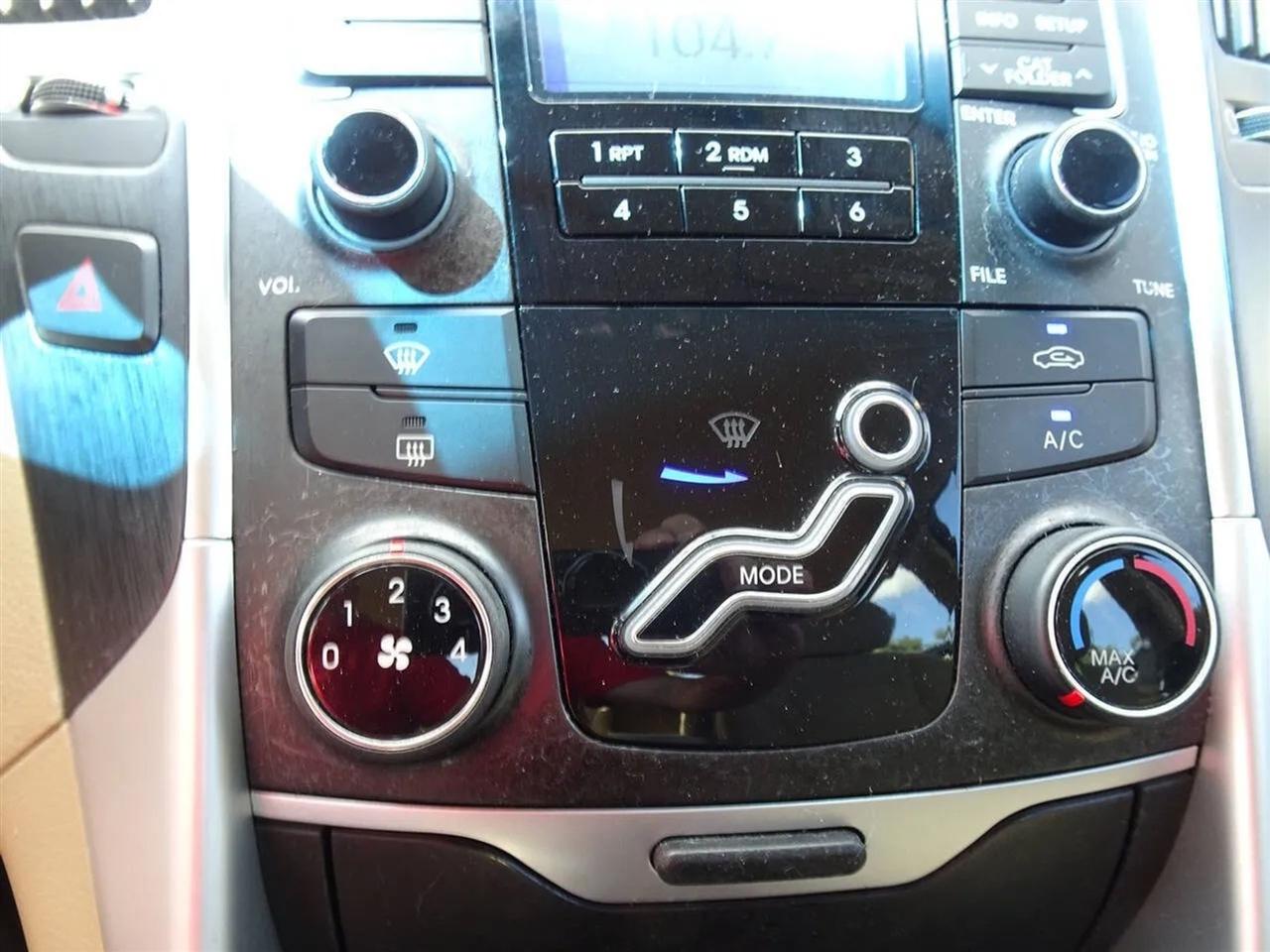 Hyundai Sonata 4dr Sdn 2.4L Auto GLS 2011