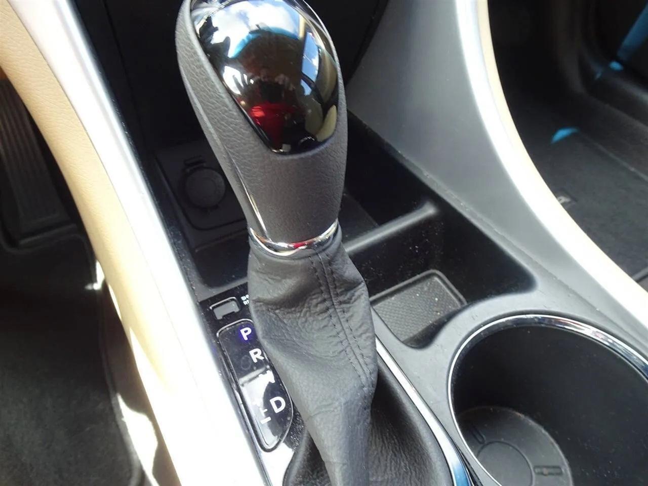 Hyundai Sonata 4dr Sdn 2.4L Auto GLS 2011