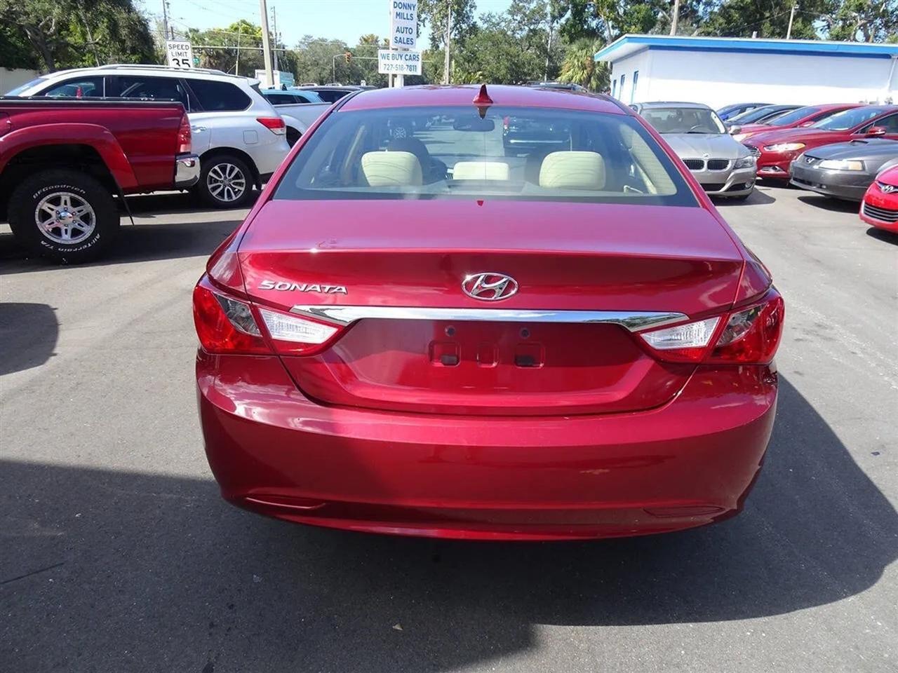 Hyundai Sonata 4dr Sdn 2.4L Auto GLS 2011