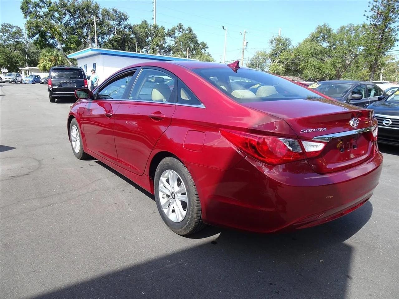 Hyundai Sonata 4dr Sdn 2.4L Auto GLS 2011