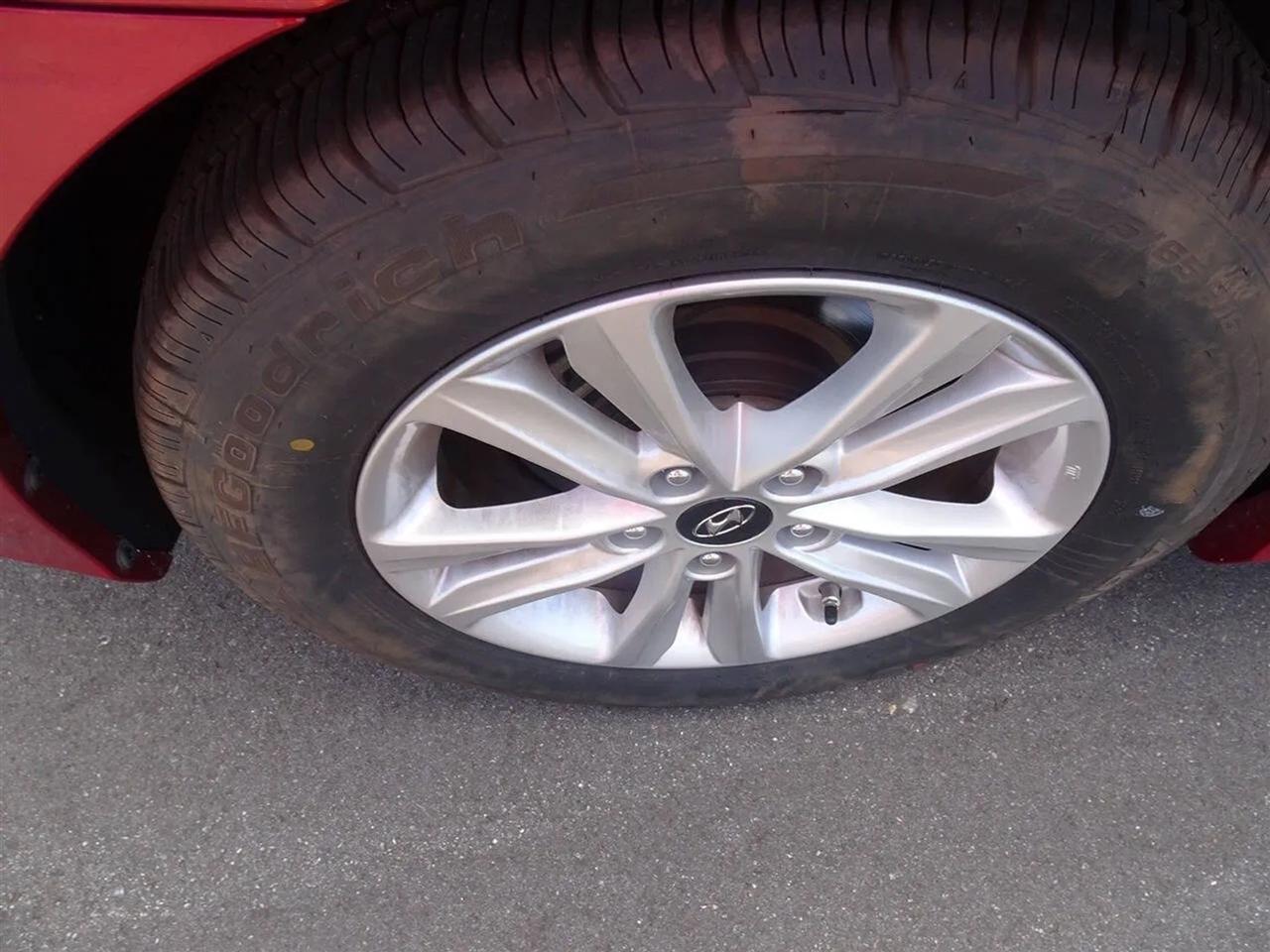 Hyundai Sonata 4dr Sdn 2.4L Auto GLS 2011