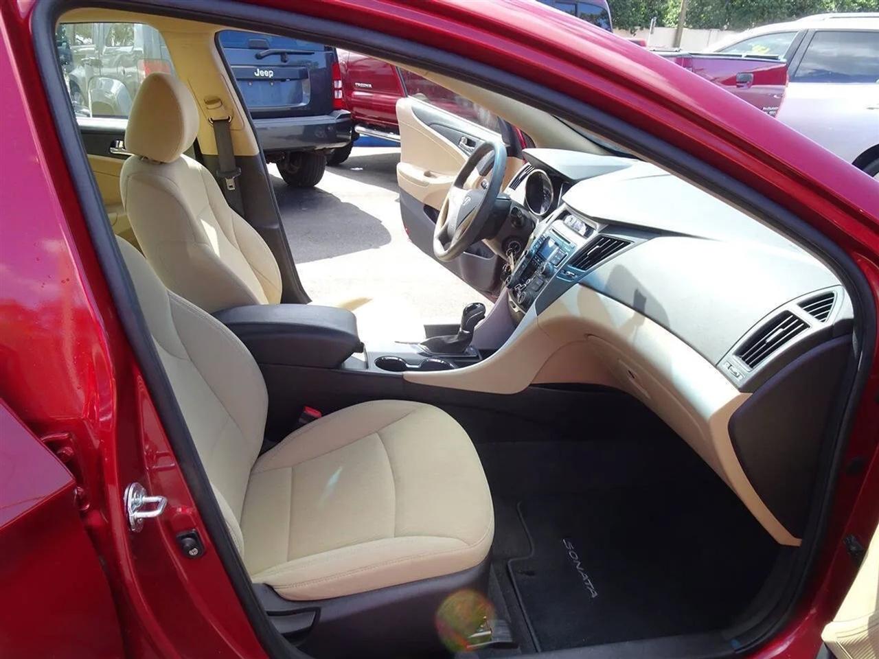 Hyundai Sonata 4dr Sdn 2.4L Auto GLS 2011