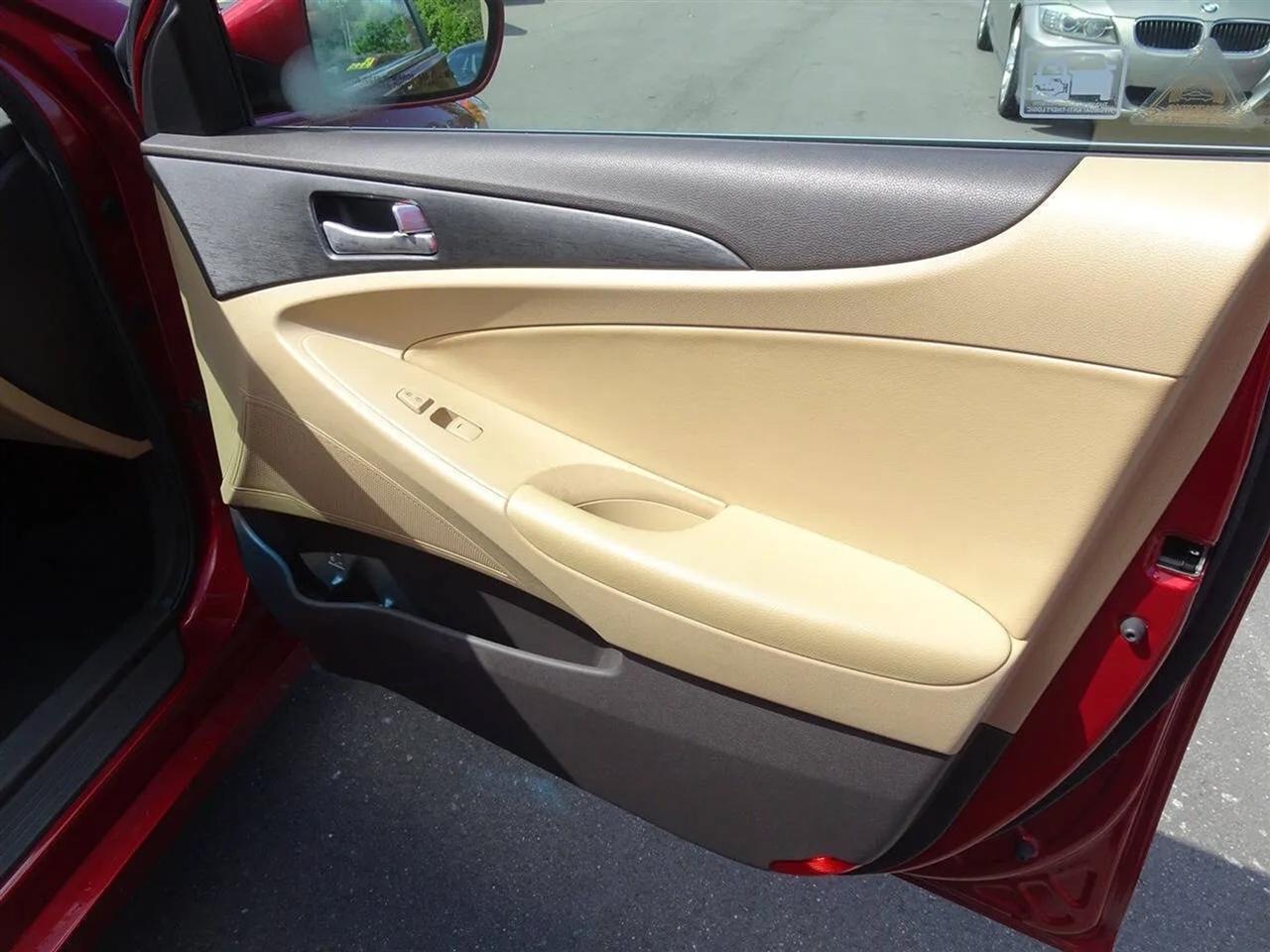 Hyundai Sonata 4dr Sdn 2.4L Auto GLS 2011