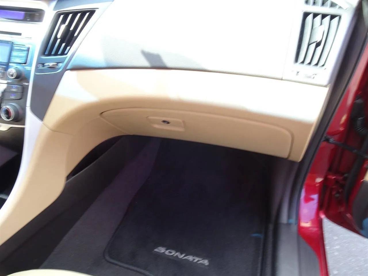 Hyundai Sonata 4dr Sdn 2.4L Auto GLS 2011