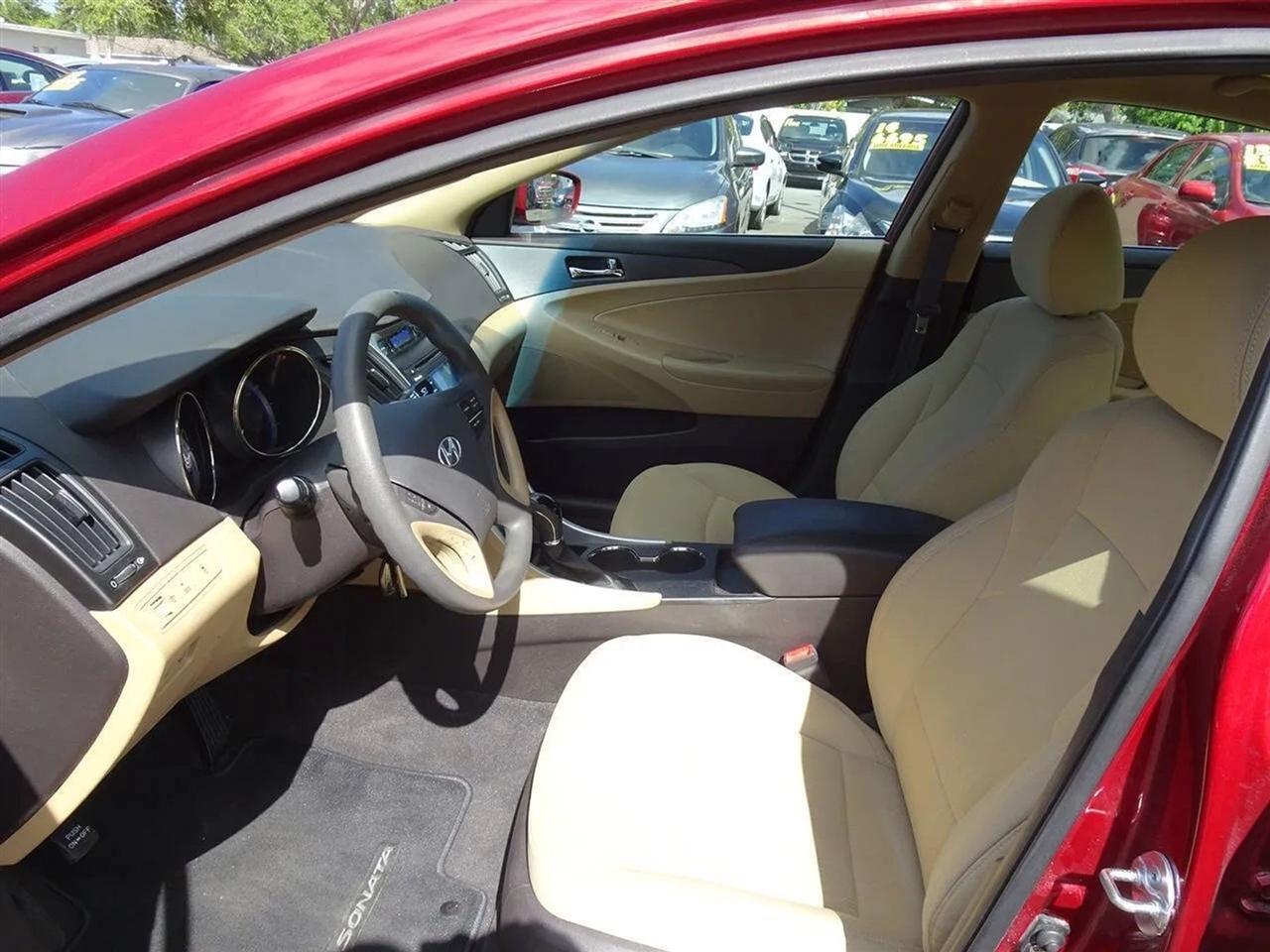 Hyundai Sonata 4dr Sdn 2.4L Auto GLS 2011