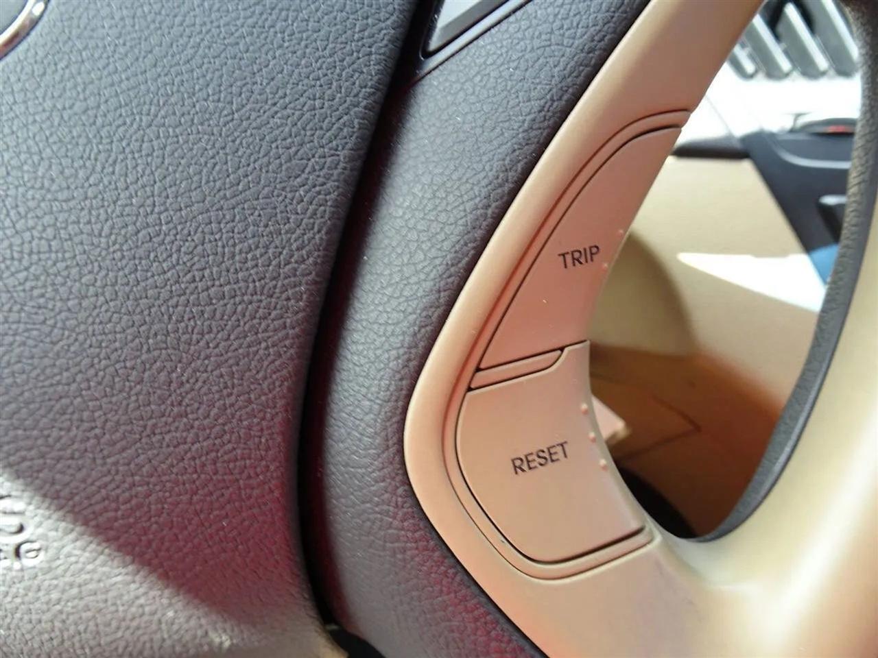 Hyundai Sonata 4dr Sdn 2.4L Auto GLS 2011