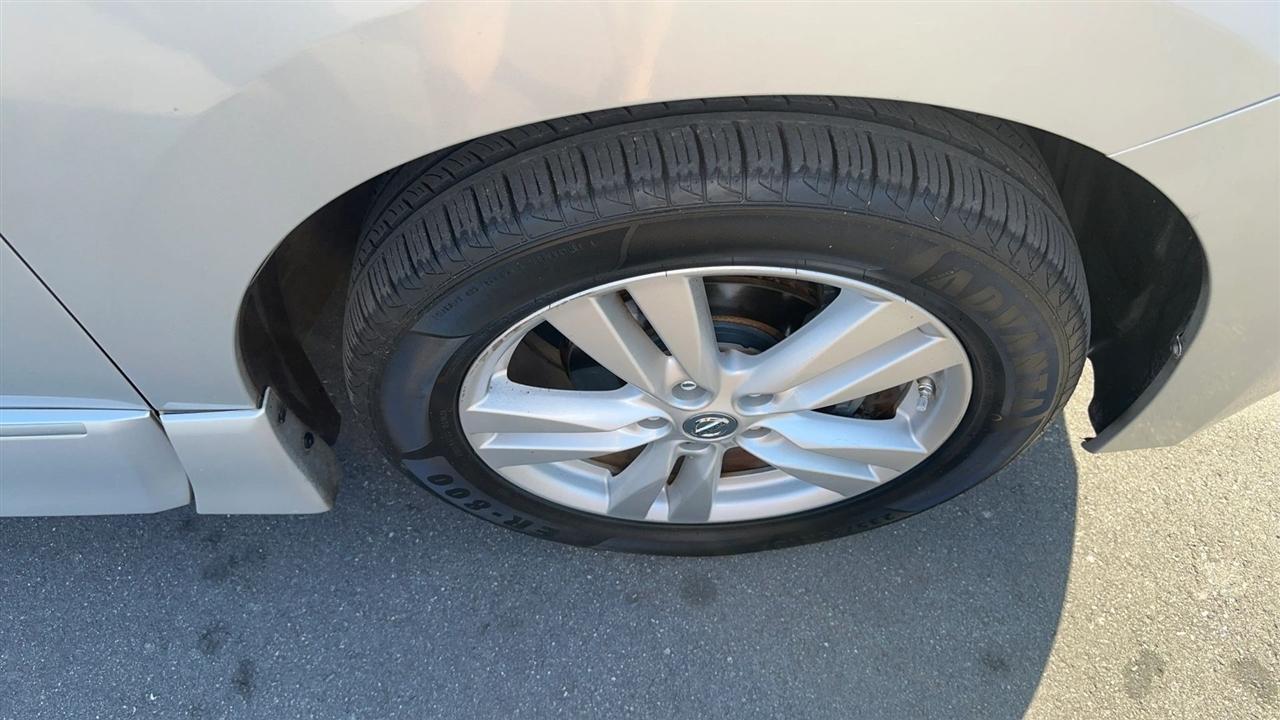 Nissan Quest 4dr SL 2015